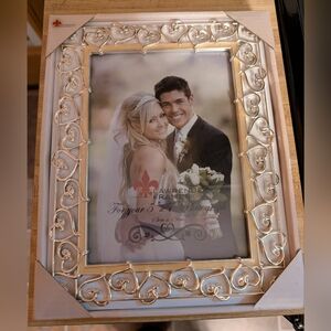 NWT Silver Heart Design Photo Frame